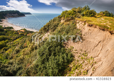 peaceful seascape with steep banks 41316923