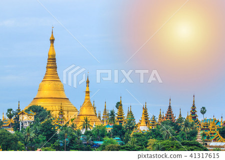 Shwedagon Pagoda the popular pagoda in Myanmar Shwedagon Pagoda the popular pagoda in Myanmar 41317615