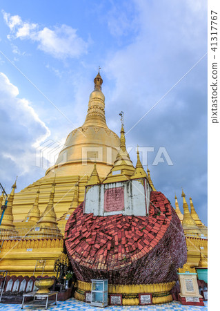 Shwemawdaw Pagoda the hightest pagoda in Myanmar. 41317767