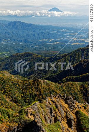 Mt. Fuji and the Kofu Basin from the Yatsugatake mountains / Amitabha Mt. Fuji and the Kofu Basin from the Yatsugatake mountains / Amitabha 41317830
