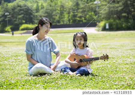 Happy hour with mom Happy hour with mom 41318933