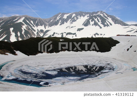 Only the snow melting season only pond and Tateyama 41319112