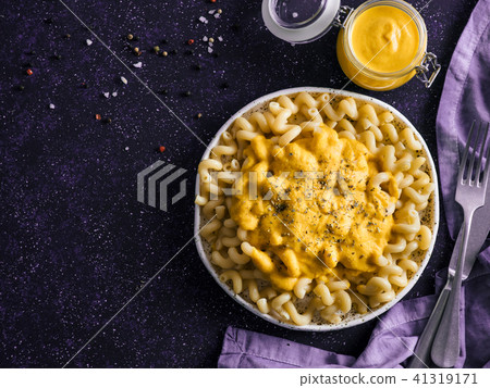 Pasta with vegan creamy chia cheddar sauce 41319171