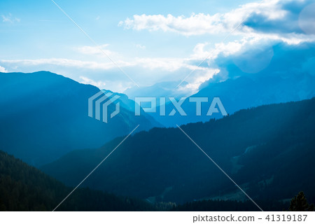 Sunrise silhouettes of Alps mountain and sunlight Sunrise silhouettes of Alps mountain and sunlight 41319187