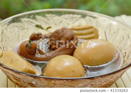 boiled egg with pork leg in herb brown soup  41319263