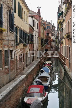Waterway and ship in Venice Waterway and ship in Venice 41319283