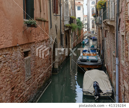 Waterway and ship in Venice Waterway and ship in Venice 41319284