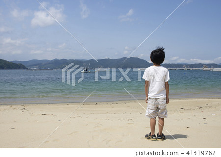 A boy watching the sea 41319762