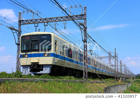 小田急8000型在伊勢原水田運行 小田急8000型在伊勢原水田運行 41320957