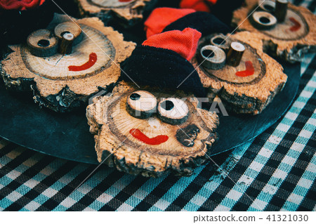 a happy face made on a wooden trunk a happy face made on a wooden trunk 41321030