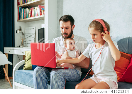 father and his daughters at home father and his daughters at home 41321224