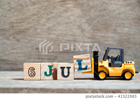 Toy forklift hold block l to complete word 6 jul Toy forklift hold block l to complete word 6 jul 41322083