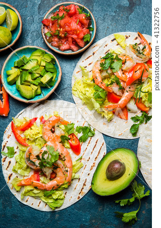 Shrimps tacos with salsa, vegetables and avocado. Mexican food 41322756