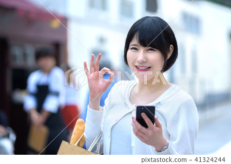 Female Lifestyle Shopping Female Lifestyle Shopping 41324244