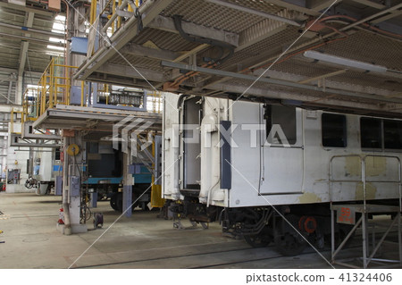 在大宮綜合車輛中心檢查的185系列列車 在大宮綜合車輛中心檢查的185系列列車 41324406