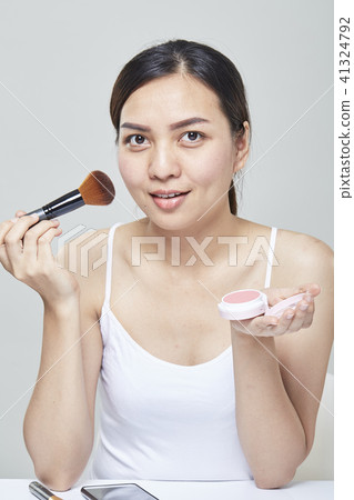 30s Asian woman face beauty skin care 41324792