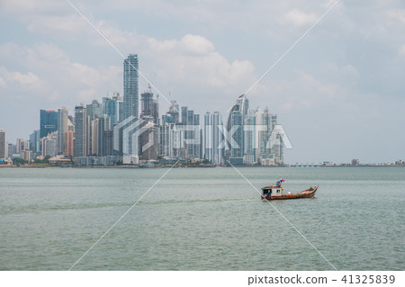 Fishing boats at  fish market harbour  skyline  41325839