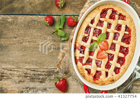 Traditional strawberry pie Traditional strawberry pie 41327754