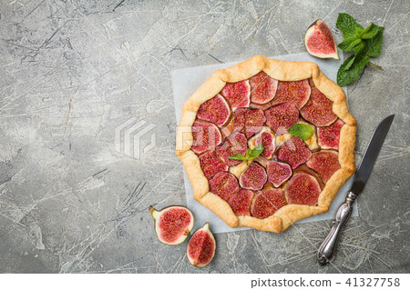 Homemade figs galette 41327758