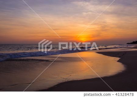 Landscape of sunset on the beach Landscape of sunset on the beach 41328478