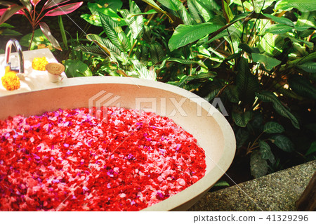 Bath with petals Bath with petals 41329296