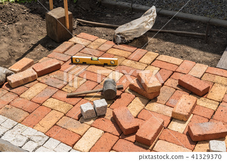 [DIY] Brick floor gardening 41329370