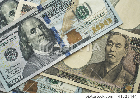 Japanese yen and US dollar 41329444