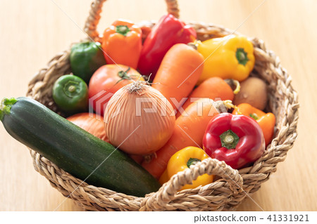 Healthy vegetable basket 41331921