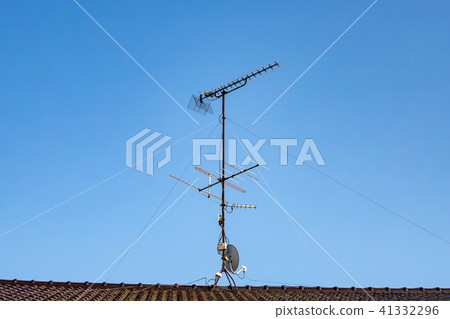 屋頂上的電視天線 屋頂上的電視天線 41332296