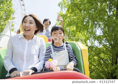 一個騎過山車的家庭 一個騎過山車的家庭 41332547