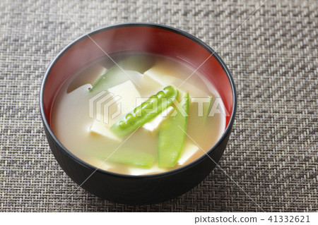 Miso soup of silk shea and tofu 27 Miso soup of silk shea and tofu 27 41332621