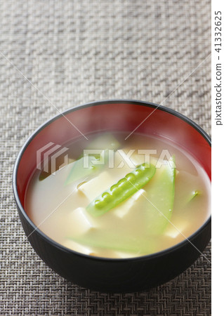 Miso soup with silk shea and tofu 30 Miso soup with silk shea and tofu 30 41332625