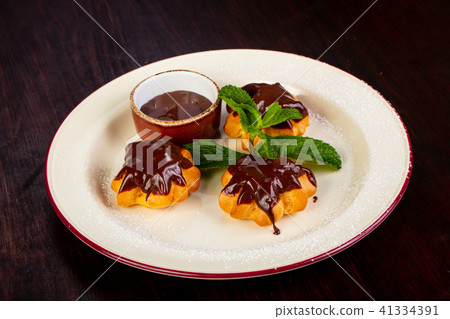 Profiteroles with chocolate Profiteroles with chocolate 41334391