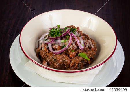 Pulled pork with onion 41334409