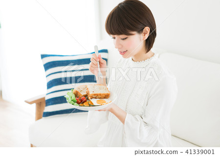 吃早餐的女人』 41339001