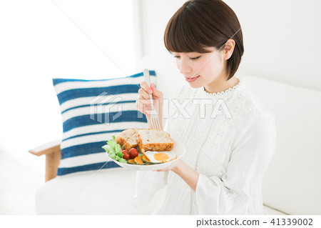 吃早餐的女人』 41339002