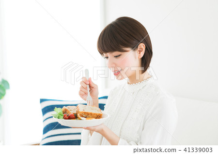 吃早餐的女人』 41339003