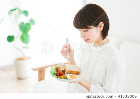 吃早餐的女人』 41339009