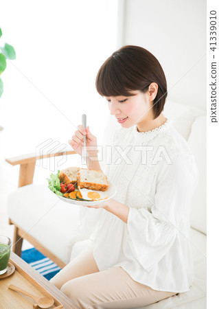 吃早餐的女人』 41339010