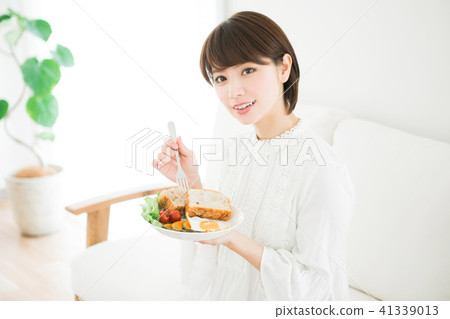 吃早餐的女人』 41339013