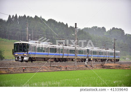 北陸幹線Ushi Nogaya  -  Daishoji JR西日本521系列G15組織（金澤）+ 521系列G18組織（金澤） 41339640