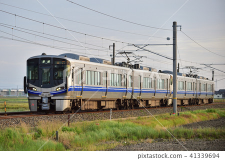 Hokuriku main line Mikawa Kaga-gama JR West Japan 521 series J16 organization (Kanazawa) + 521 series ( 41339694