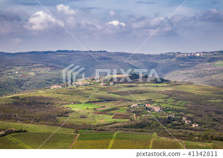 View of the mountainous landscape. 41342811