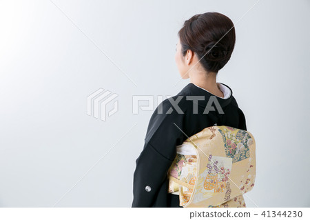 黑袖女子（後視圖） 41344230