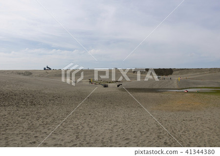 Embankment work on Nakadashima sand dune 41344380