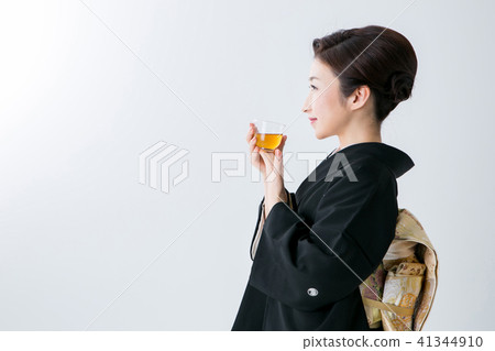 睡覺在紅茶的黑人婦女 睡覺在紅茶的黑人婦女 41344910