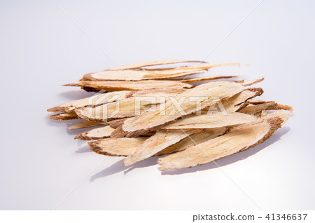 中國傳統中藥材 黃耆 黃芪 白色背景 留空 Astragalus chinese herbal 41346637