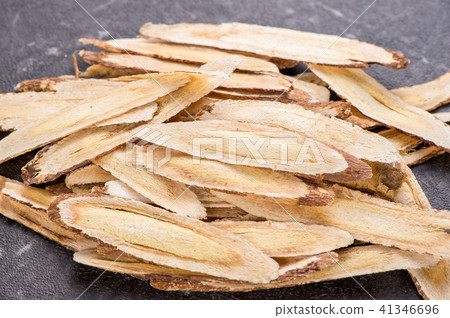 中國傳統中藥材 黃耆 黃芪 石頭背景 留空 Astragalus chinese herbal 中國傳統中藥材 黃耆 黃芪 石頭背景 留空 Astragalus chinese herbal 41346696