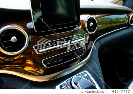 Climate control in car. 41347777