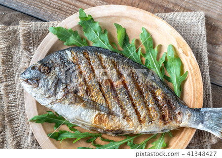 Grilled gilt-head bream with fresh arugula Grilled gilt-head bream with fresh arugula 41348427